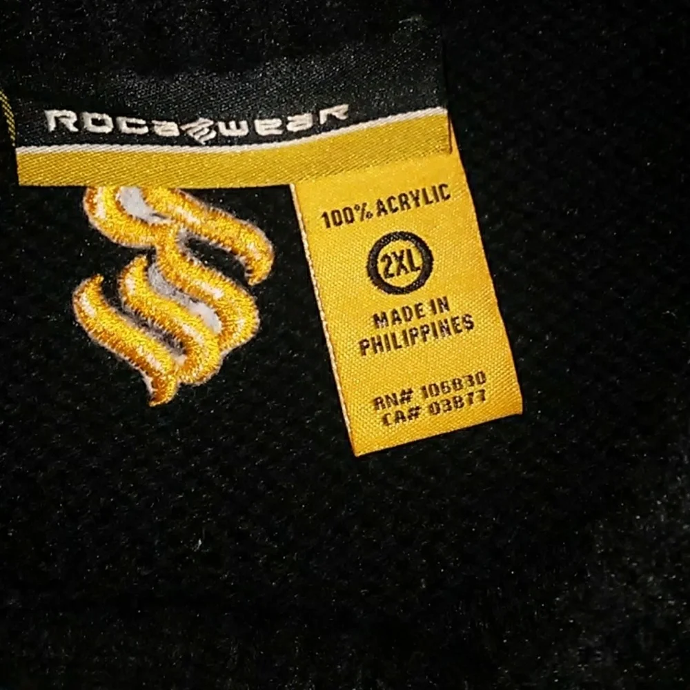 Men's Rocawear Sweater - Picture 4 of 6